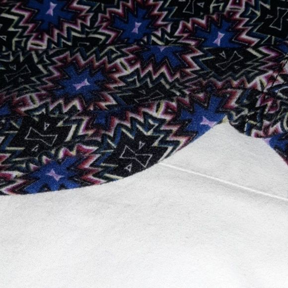 LuLaRoe Tall & Curvy Geometric Design Leggings - Picture 4 of 5